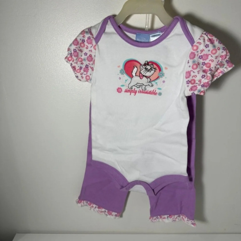 NWOT Disney Marie  simply irresistible 2 piece set